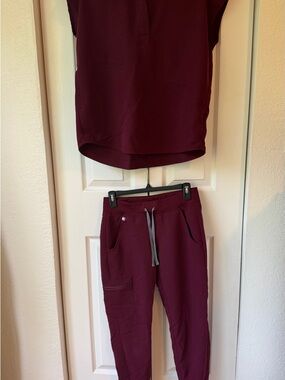 Figs Women's scrub Top and Jogger Set in Burgundy